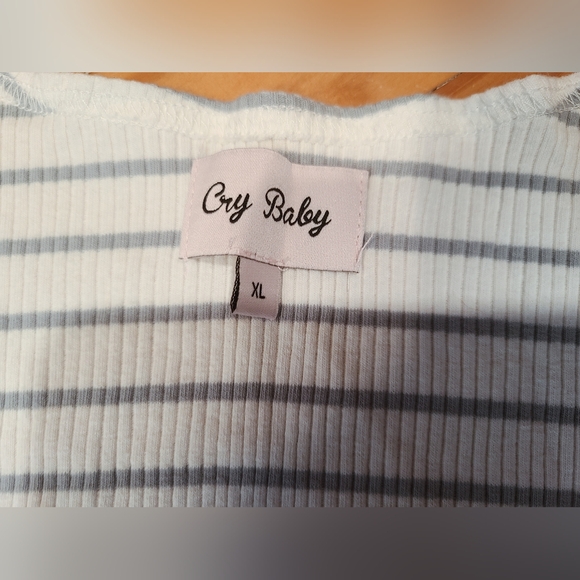 Cry Baby crop top 🦋🍭🍬 - Picture 4 of 5